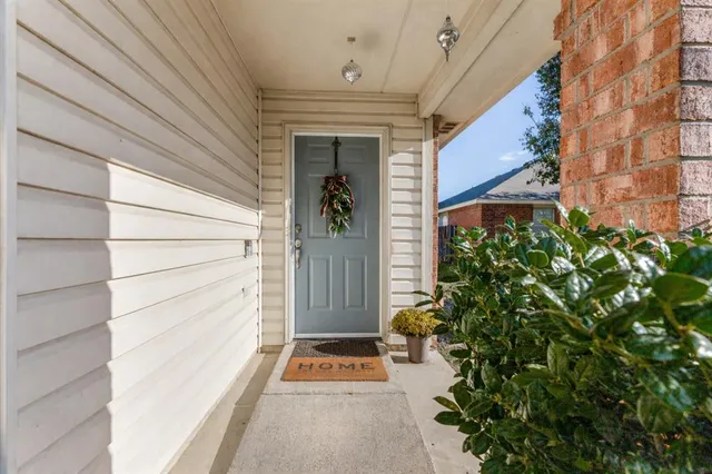 $282,900 | 1112 Day Dream Drive, Fort Worth, TX 76052