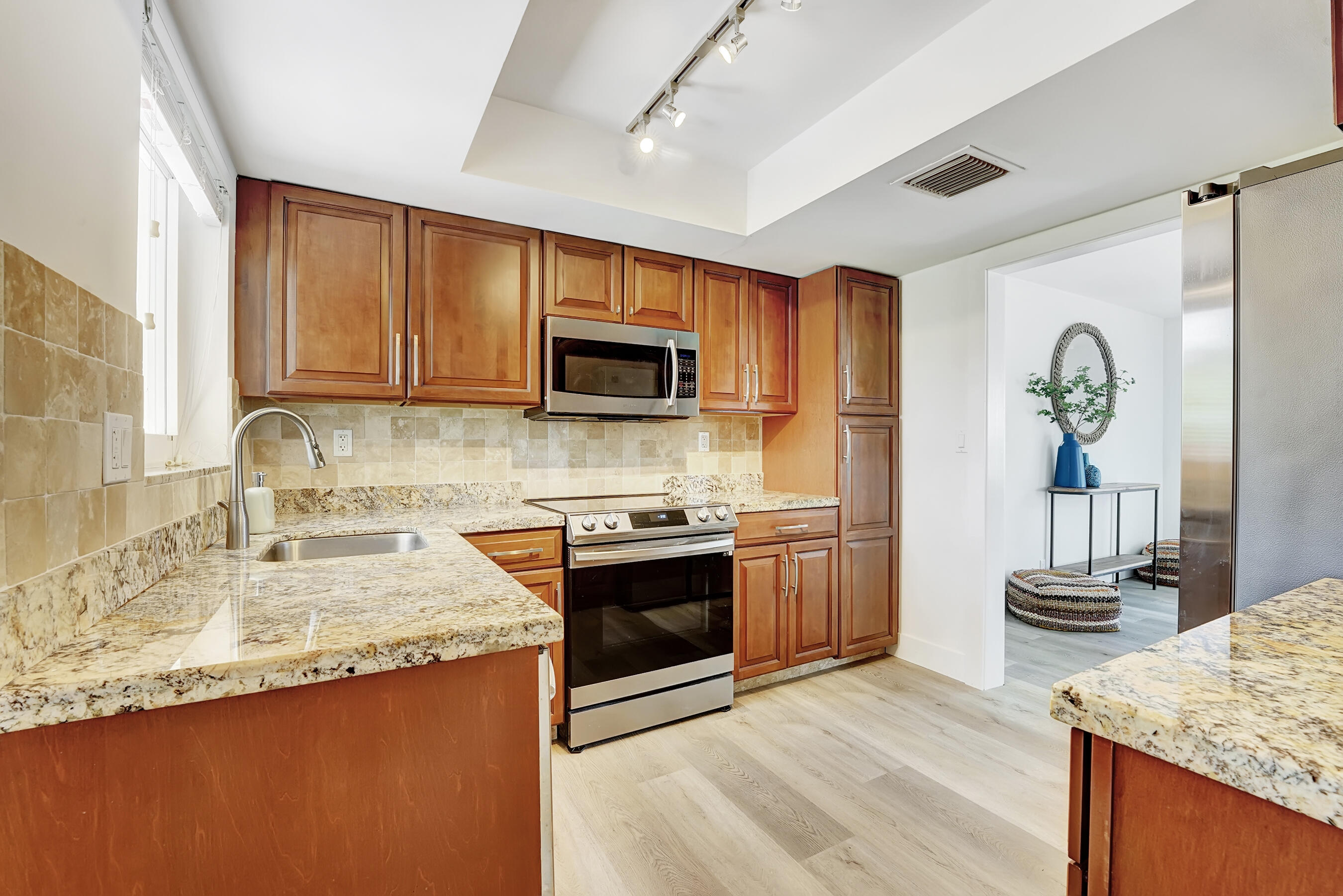 401 Southwest 7th Avenue Boca Raton, FL 33486 - Photo 11 of 37 DSC06489