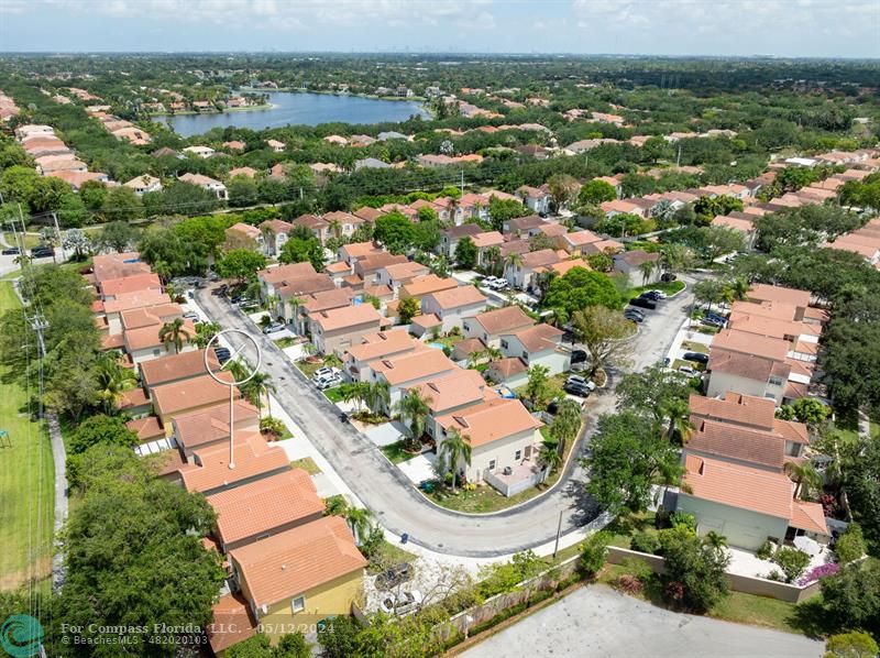 11285 Sunview Way Hollywood, FL 33026 - Photo 27 of 33 an aerial view of residential houses with outdoor space