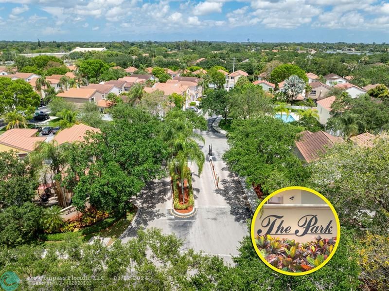 11285 Sunview Way Hollywood, FL 33026 - Photo 28 of 33 an aerial view of a house with garden space and lake view