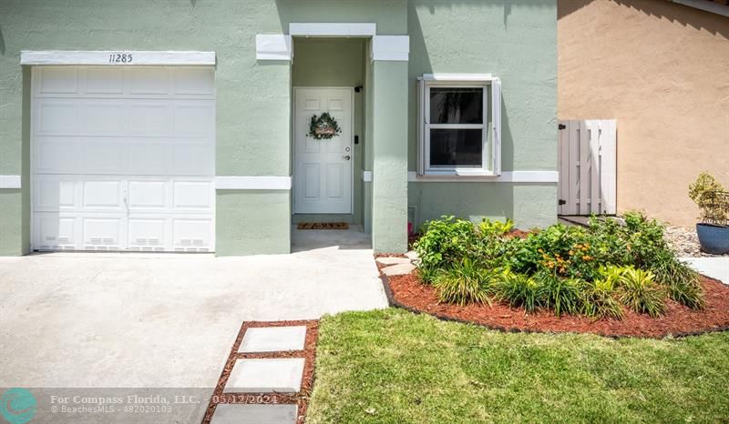 11285 Sunview Way Hollywood, FL 33026 - Photo 3 of 33 a front view of a house with garden
