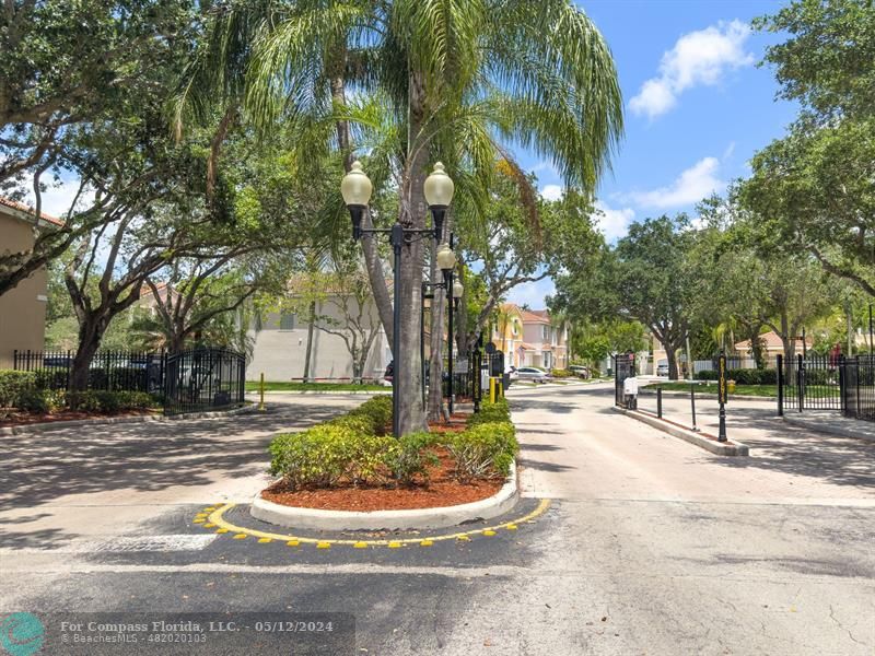 11285 Sunview Way Hollywood, FL 33026 - Photo 33 of 33 a view of a park with tree s