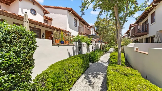 a view of a pathway with a house
