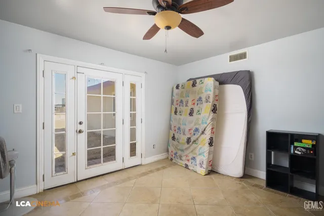 a view of a livingroom with a ceiling fan and entryway