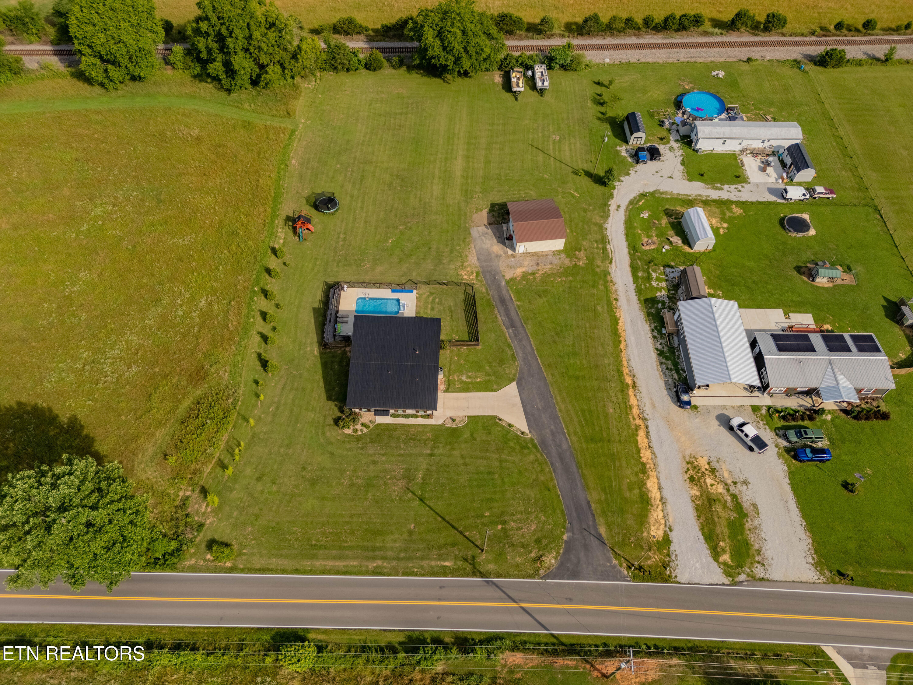1352 Dutch Valley Road Clinton, TN 37716 - Photo 45 of 50 DJI_20260606173354_0781_D-HDR