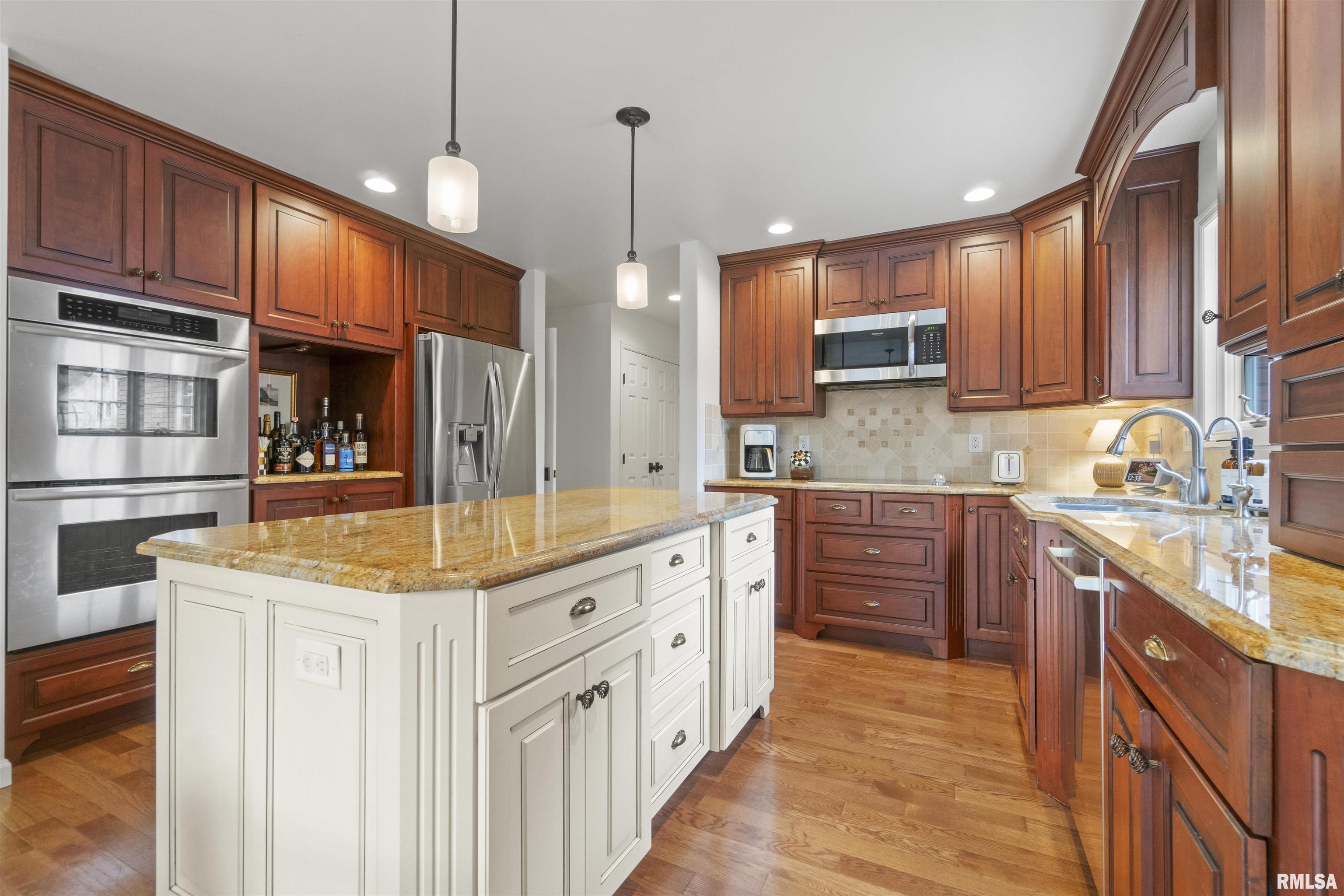 416 West Ravinwoods Road Peoria, IL 61615 - Photo 16 of 52 Gallery Image 16