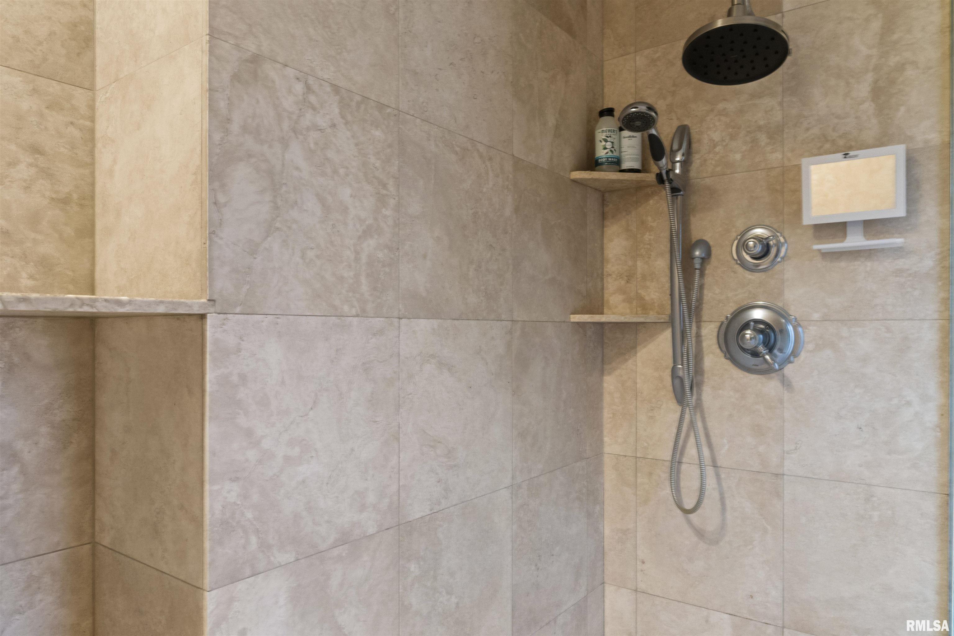 416 West Ravinwoods Road Peoria, IL 61615 - Photo 24 of 52 Gallery Image 24