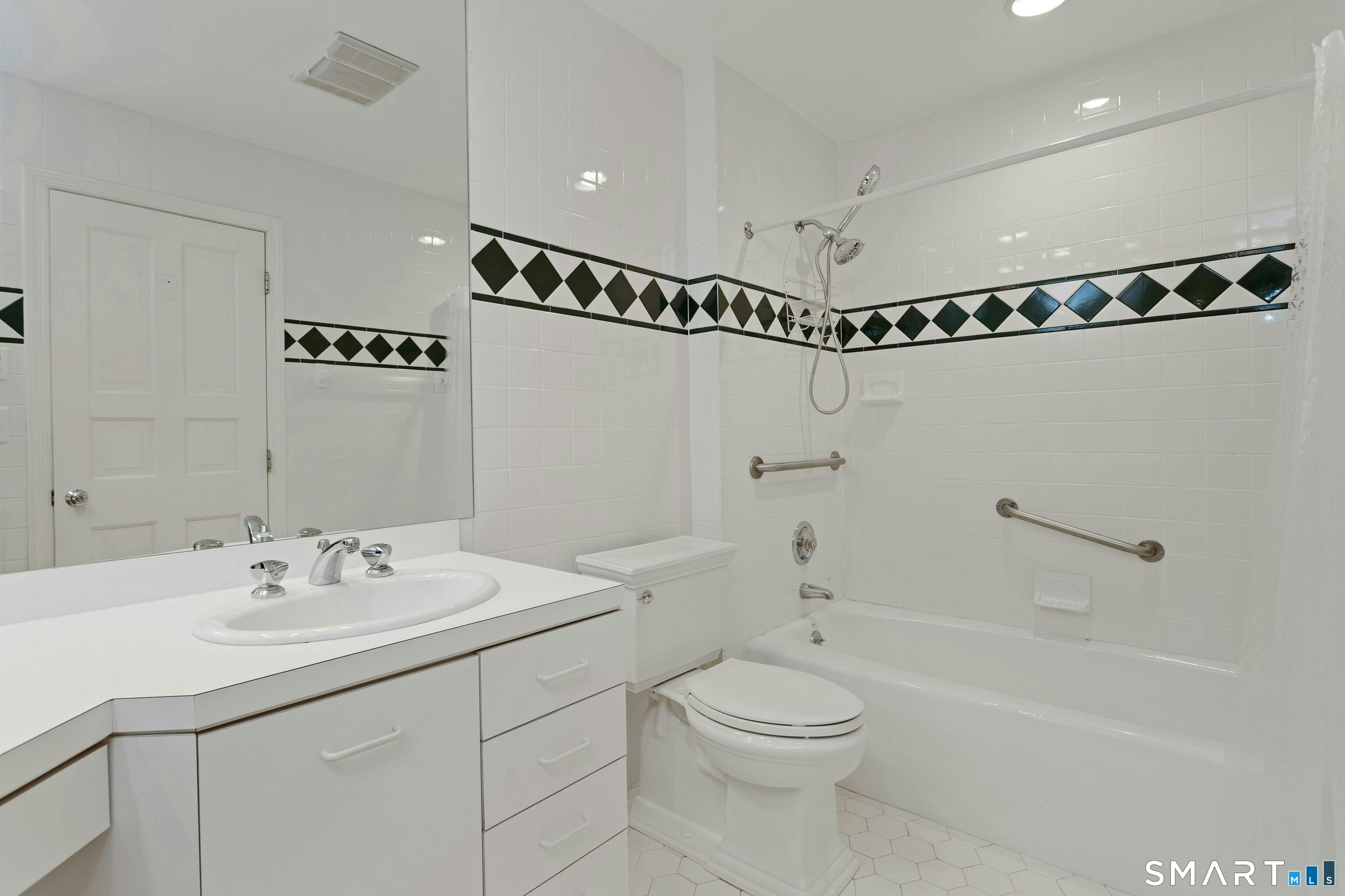 1845 Fairfield Beach Road Fairfield, CT 06824 - Photo 24 of 33 Gallery Image 24