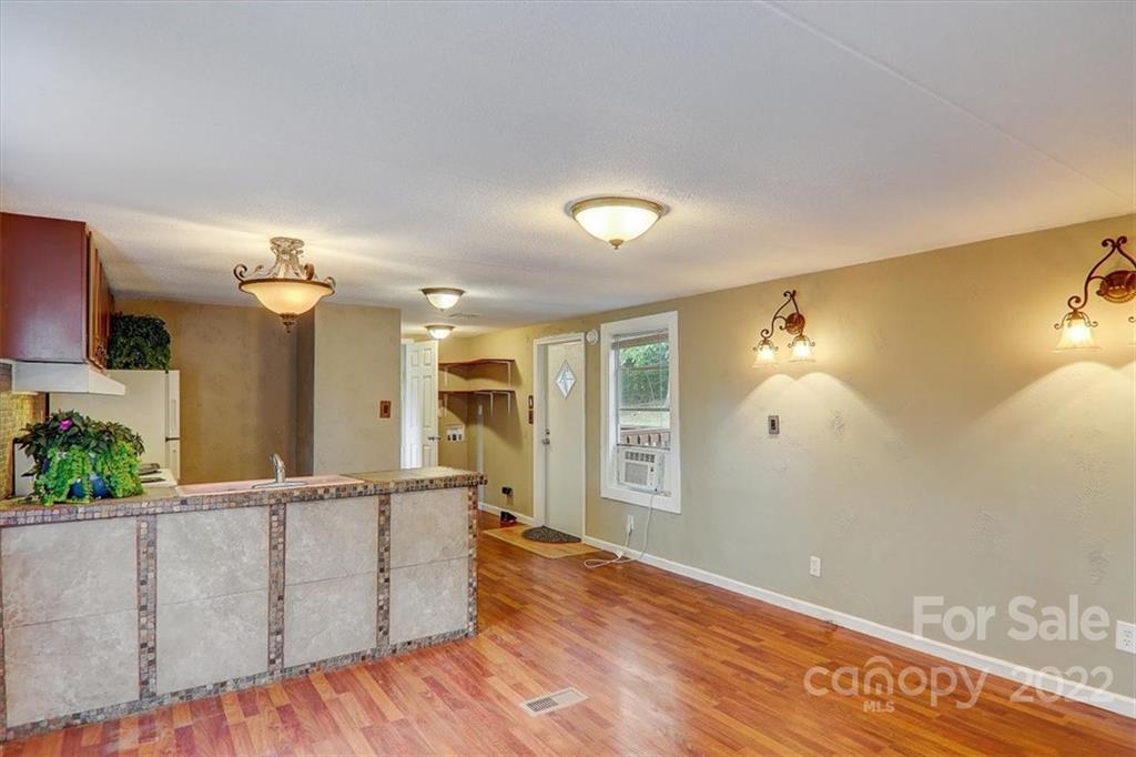 15 Pine Ridge Road Asheville, NC 28805 - Photo 7 of 31 Gallery Image 7