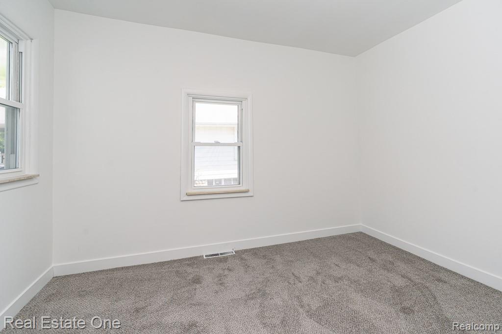 1056 Adams Road Burton, MI 48509 - Photo 16 of 29 Bedroom #1