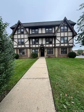 $2,745 | 28 West Neck Road, Unit 3A, Huntington, NY 11743