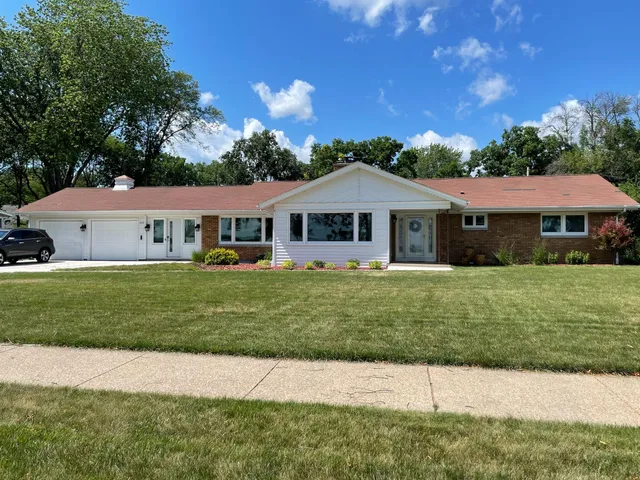 $485,000 | 1810 Menominee Drive, Oshkosh, WI 54901
