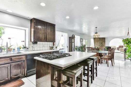 712 East Kendall Avenue Ridgecrest, CA 93555 - Photo 8 of 50 a kitchen with a dining table and chairs