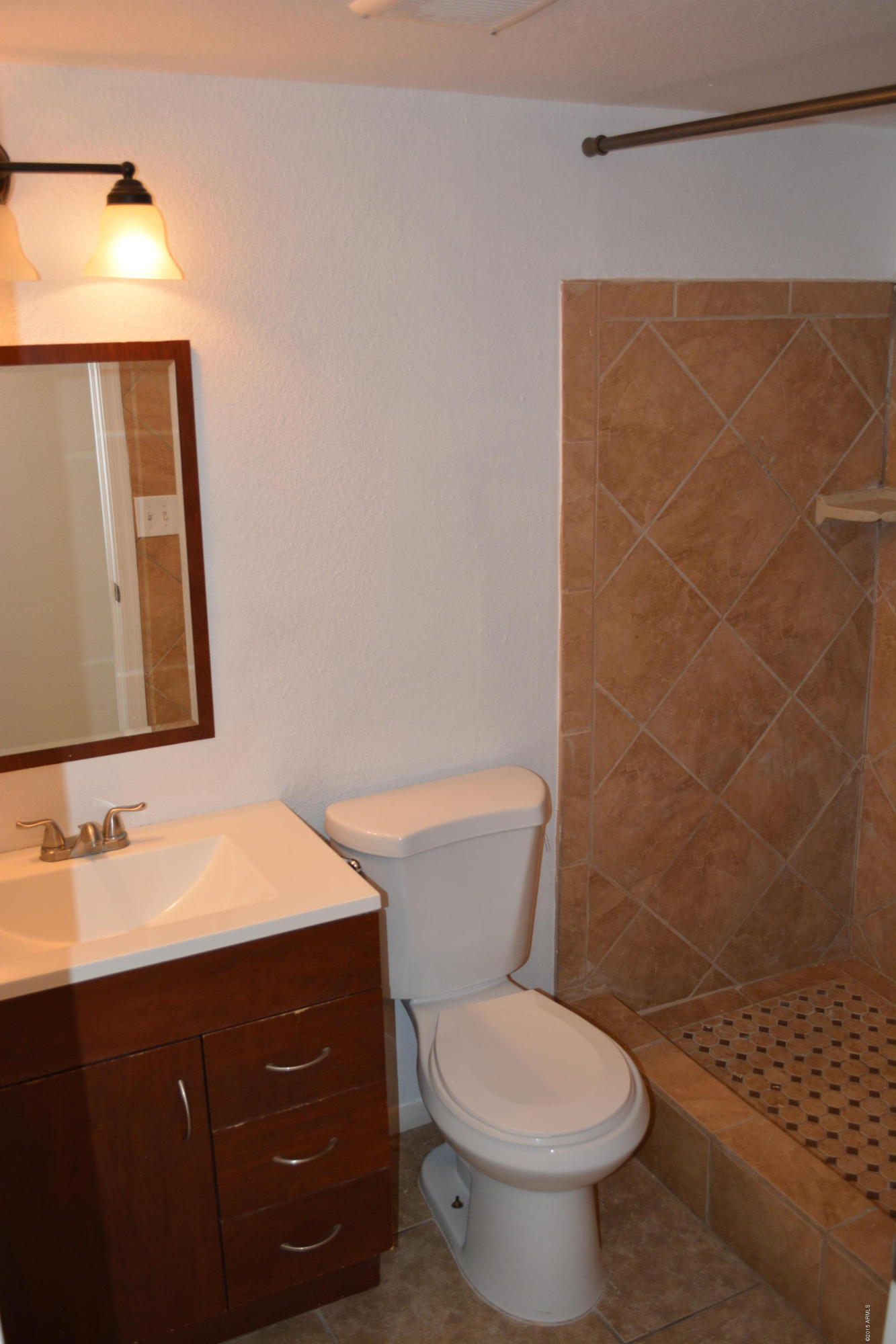 1737 West Vineyard Road Phoenix, AZ 85041 - Photo 18 of 24 DSC_0169