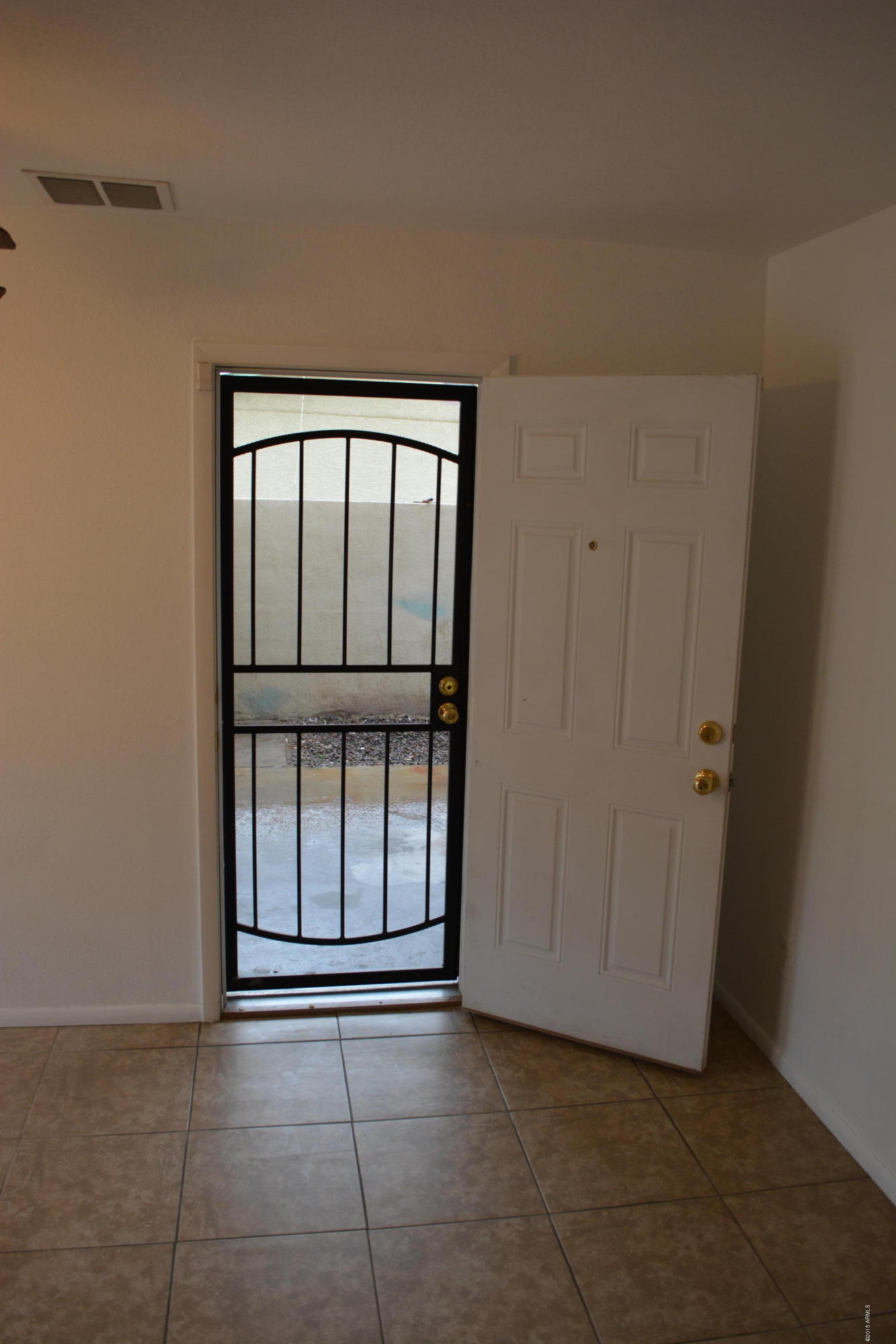 1737 West Vineyard Road Phoenix, AZ 85041 - Photo 20 of 24 DSC_0173