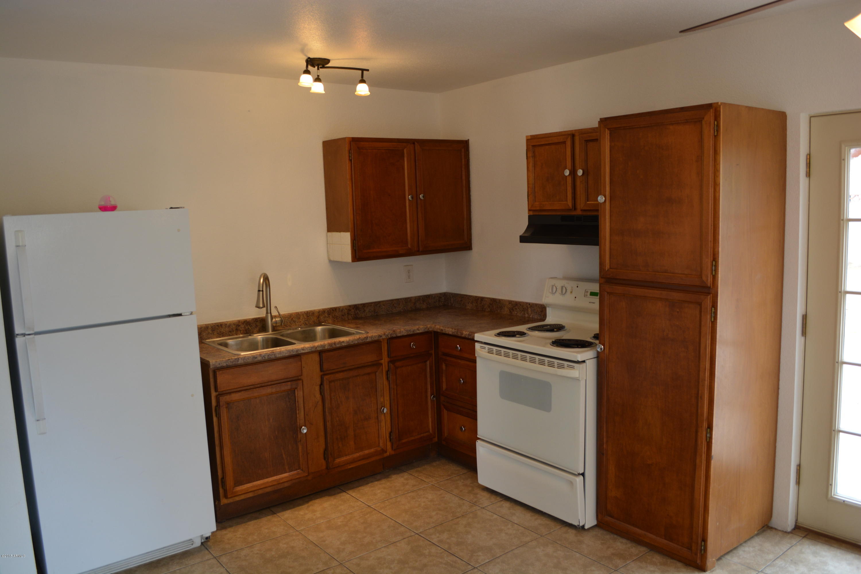 1737 West Vineyard Road Phoenix, AZ 85041 - Photo 3 of 24 DSC_0175