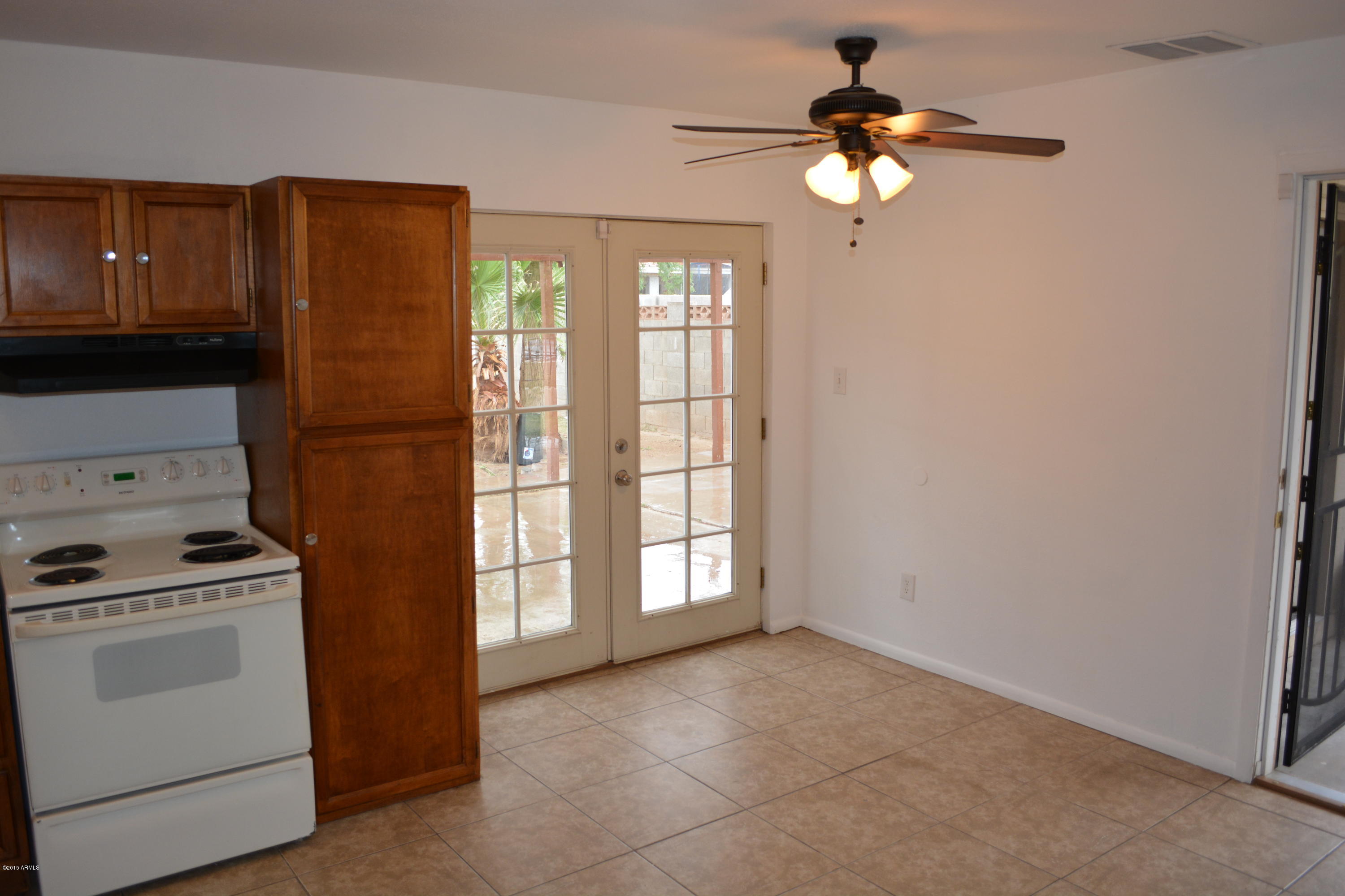 1737 West Vineyard Road Phoenix, AZ 85041 - Photo 4 of 24 DSC_0171