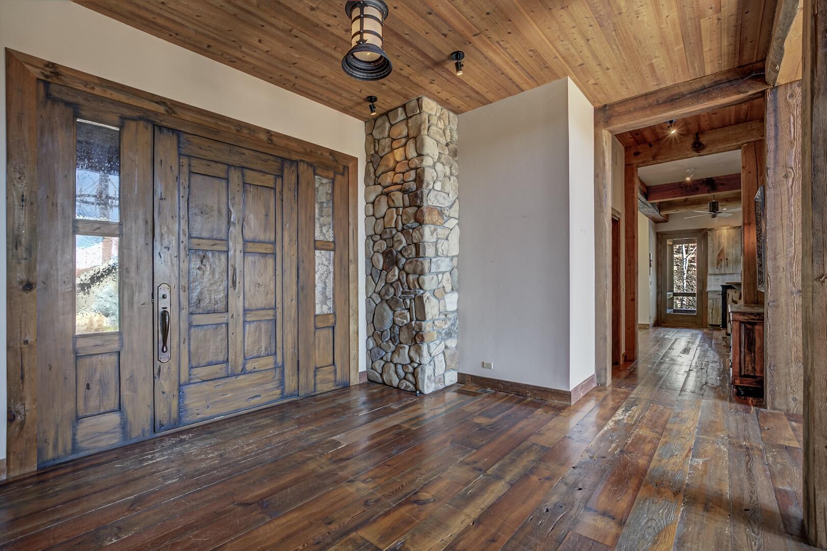 2401 East Rim Club Drive Payson, AZ 85541 - Photo 10 of 116 Another view with hallway to 1/2 bathroom and kitchen