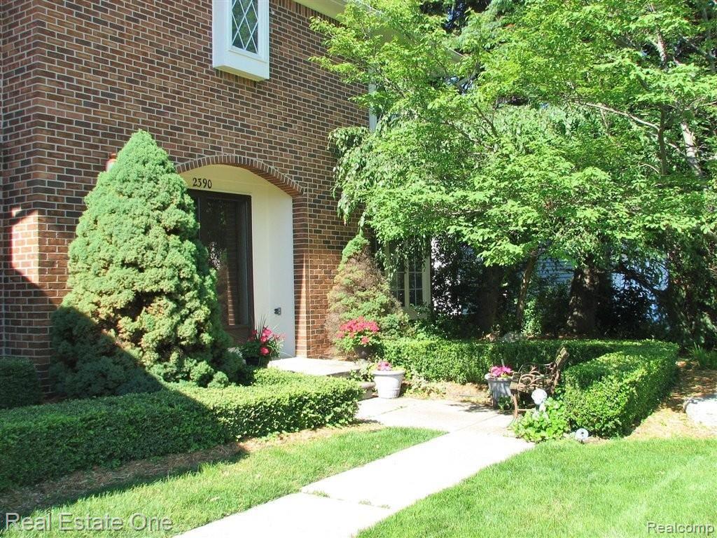 2390 Rancroft Beat Rochester, MI 48306 - Photo 2 of 13 2 Front Walk.JPG