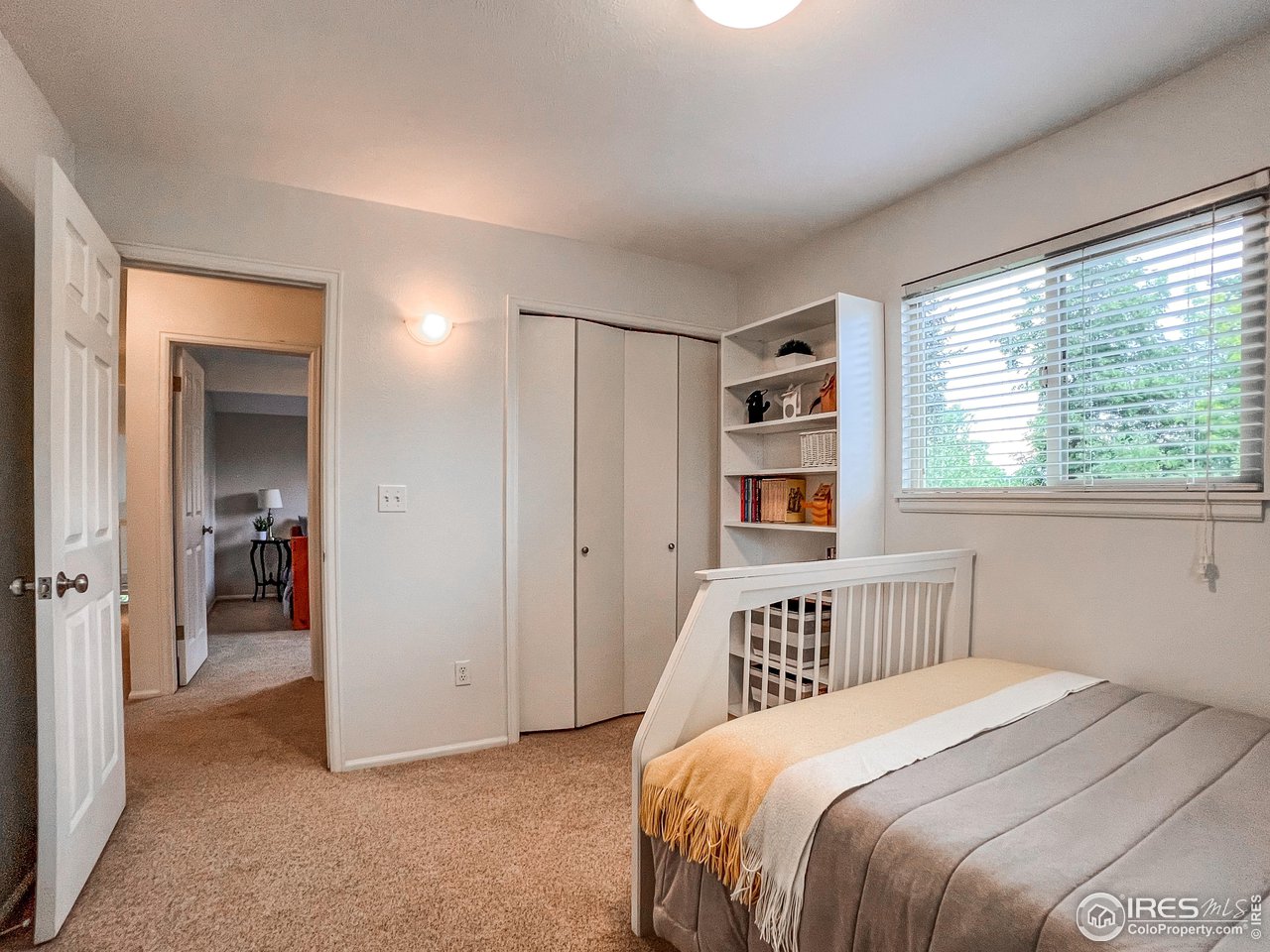 645 Cree Circle Boulder, CO 80303 - Photo 20 of 40 a bedroom with a bed and a window