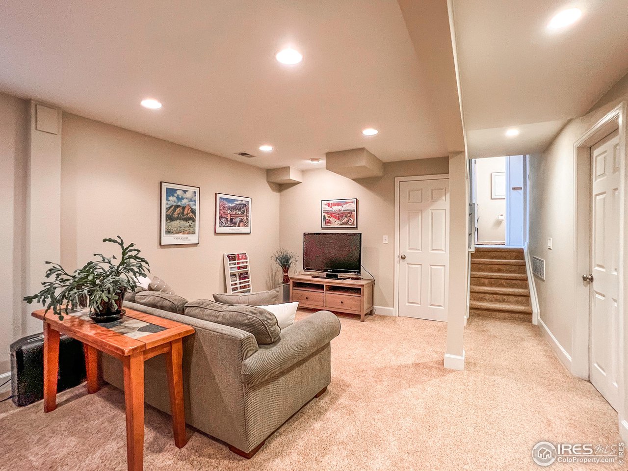 645 Cree Circle Boulder, CO 80303 - Photo 26 of 40 a living room with furniture and a flat screen tv