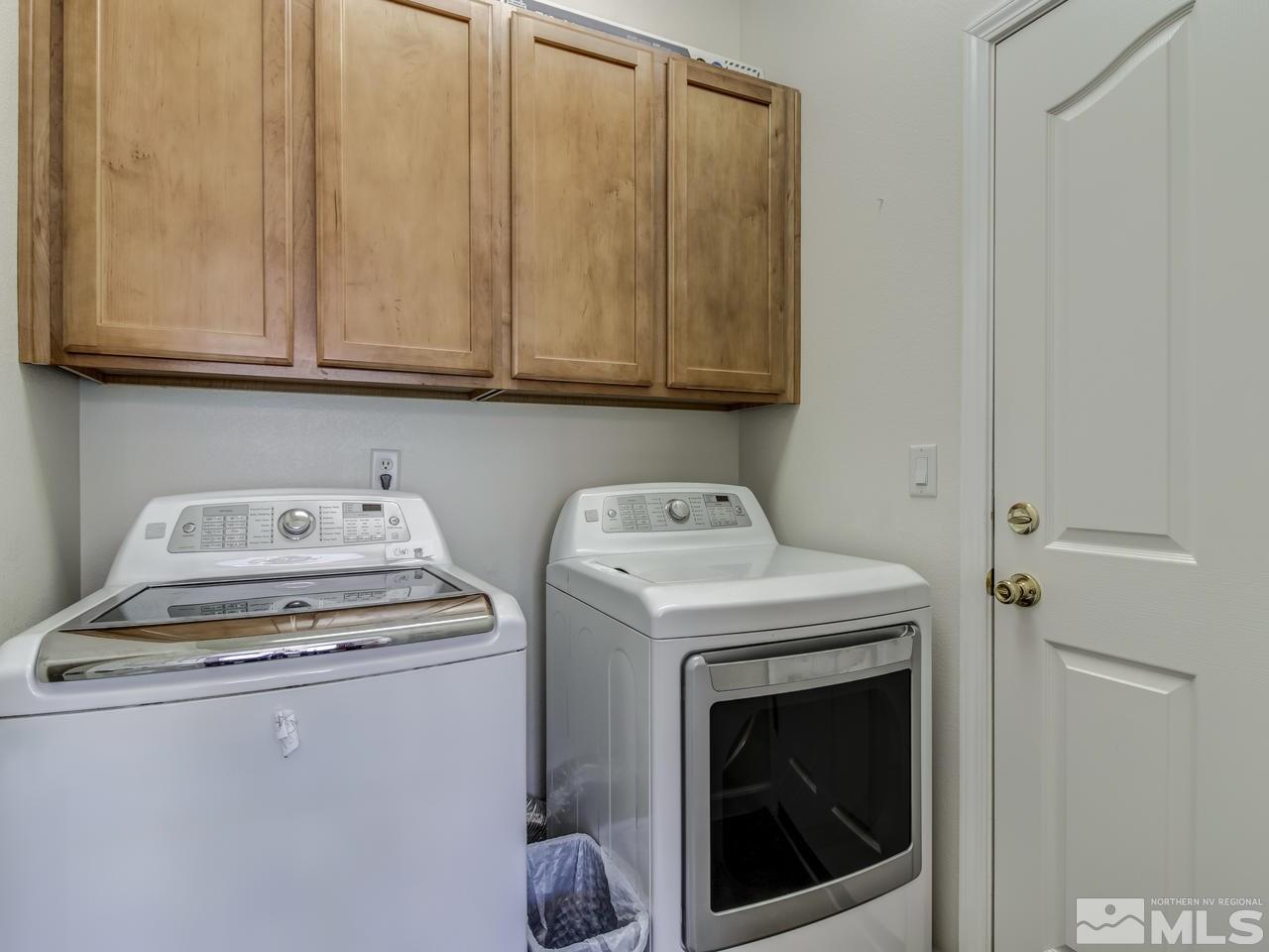 417 Alysheba Court Reno, NV 89521 - Photo 20 of 25 a utility room with dryer and washer