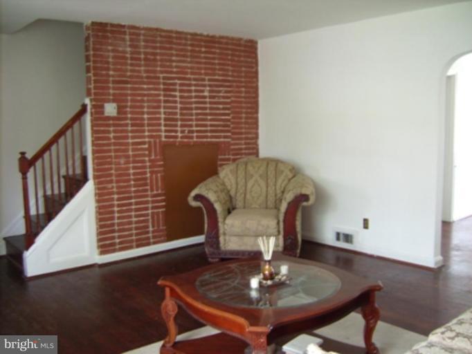 1908 Heathfield Road Baltimore, MD 21239 - Photo 9 of 22 Living Room
