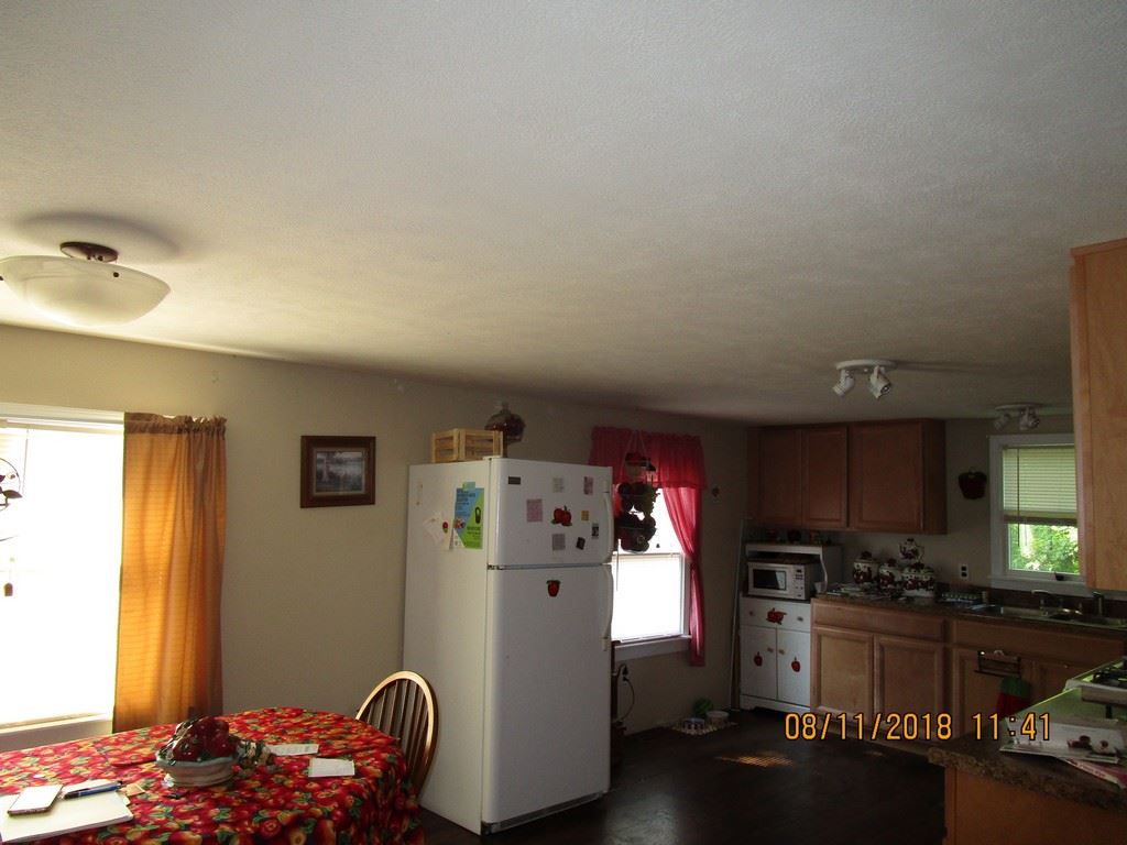 302 Thomas Road Kalkaska, MI 49646 - Photo 5 of 40 1851550-4.JPG