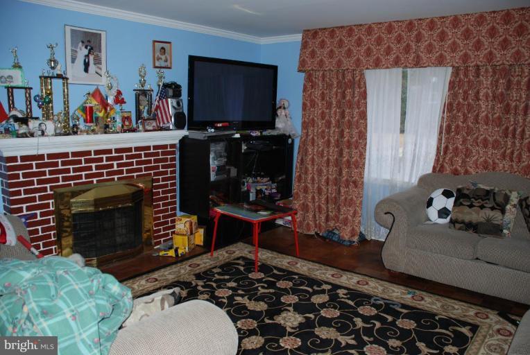 7407 Jervis Street Springfield, VA 22151 - Photo 3 of 5 Living Room