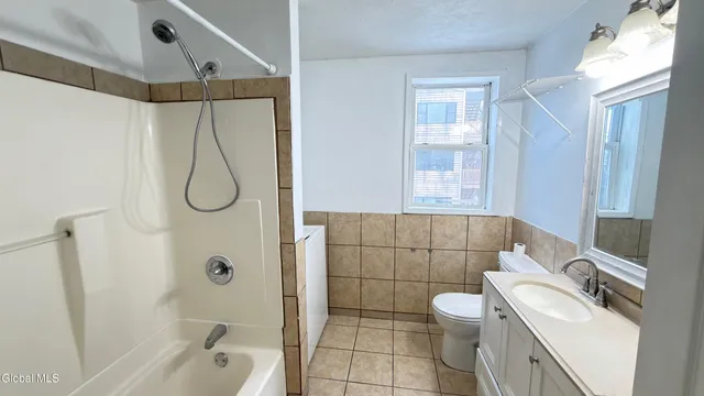 $1,400 | 3134 6th Avenue, Unit 3, Troy, NY 12180