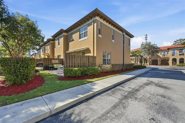 $529,999 | 6982 Julia Gardens Drive, Coconut Creek, FL 33073