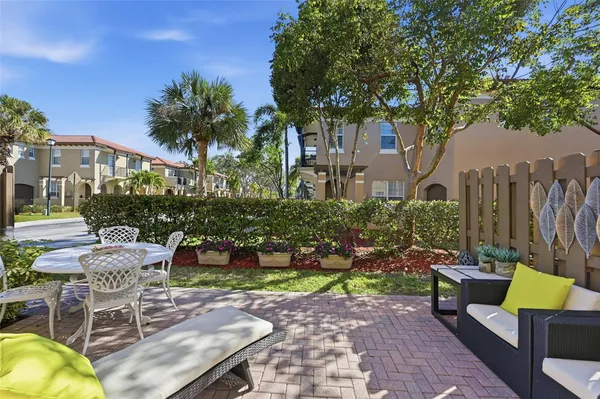 $529,999 | 6982 Julia Gardens Drive, Coconut Creek, FL 33073