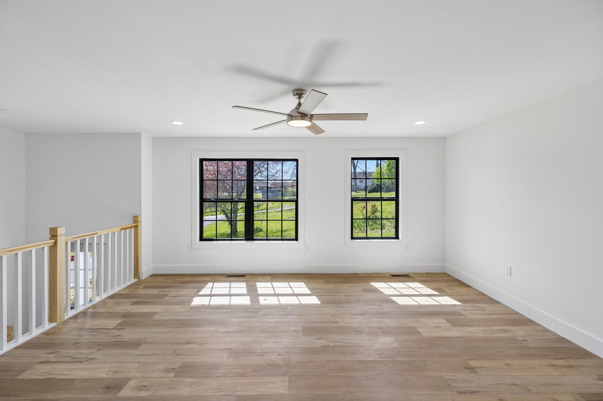 614 Shoemaker Street Athens, TN 37303 - Photo 9 of 46 Living Room