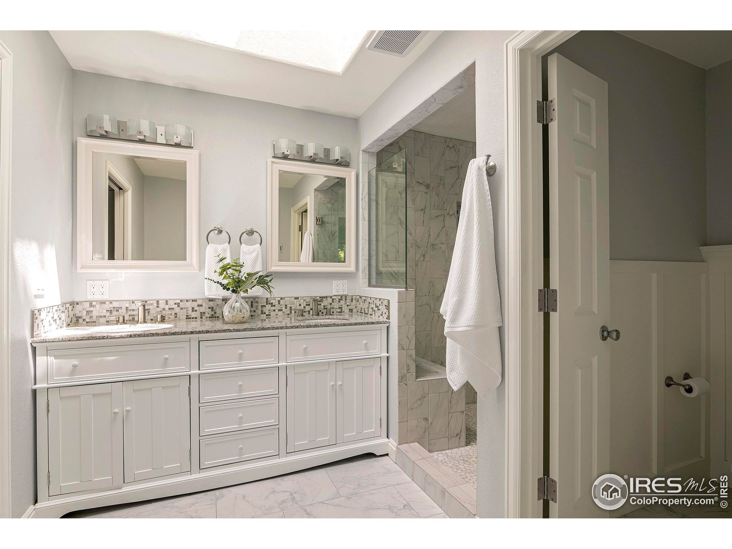 7700 O Connor Road Boulder, CO 80303 - Photo 13 of 40 a bathroom with a sink and a mirror