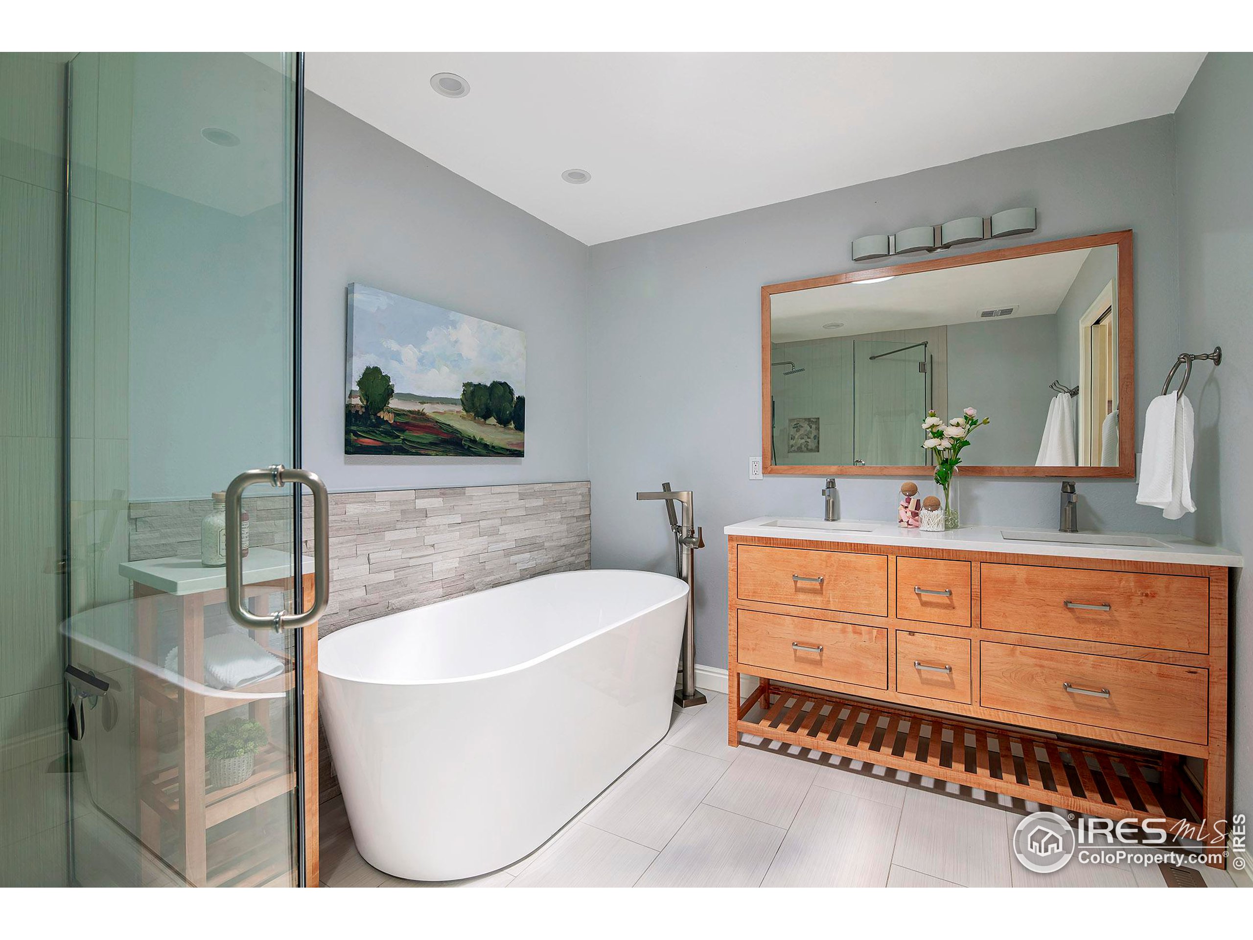 7700 O Connor Road Boulder, CO 80303 - Photo 32 of 40 a bathroom with a tub a sink and a mirror