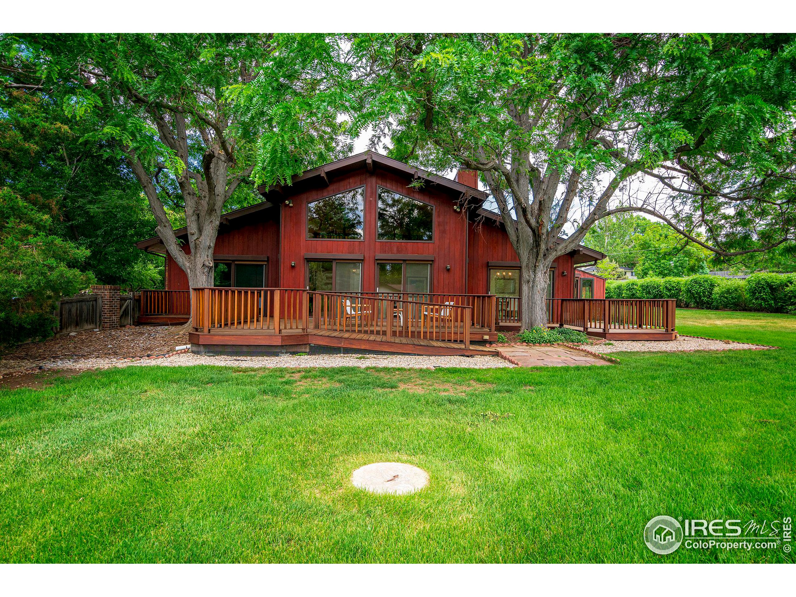 7700 O Connor Road Boulder, CO 80303 - Photo 35 of 40 a backyard of a house with table and chairs