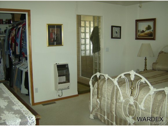 6685 Elk Run Road Hackberry, AZ 86411 - Photo 18 of 22 a view of a livingroom with furniture and windows