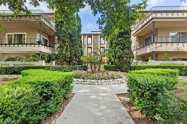 $1,088,000 | 1235 South Orange Grove Boulevard, Pasadena, CA 91105