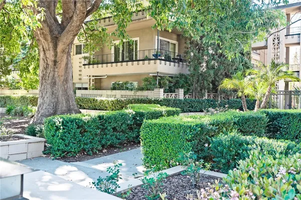$1,088,000 | 1235 South Orange Grove Boulevard, Unit 1, Pasadena, CA 91105