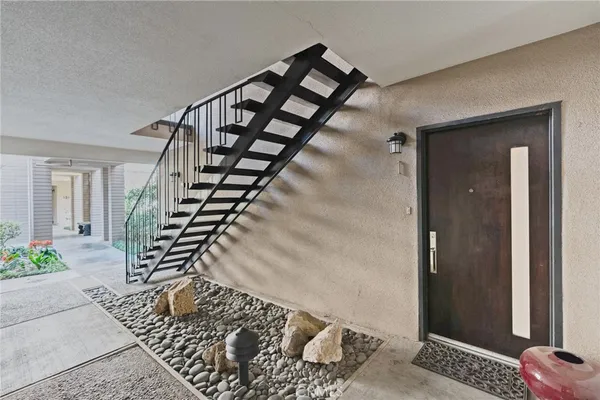 $1,088,000 | 1235 South Orange Grove Boulevard, Unit 1, Pasadena, CA 91105