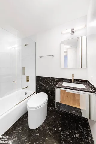 $2,100,000 | 2373 Broadway, Unit 606 | Upper West Side