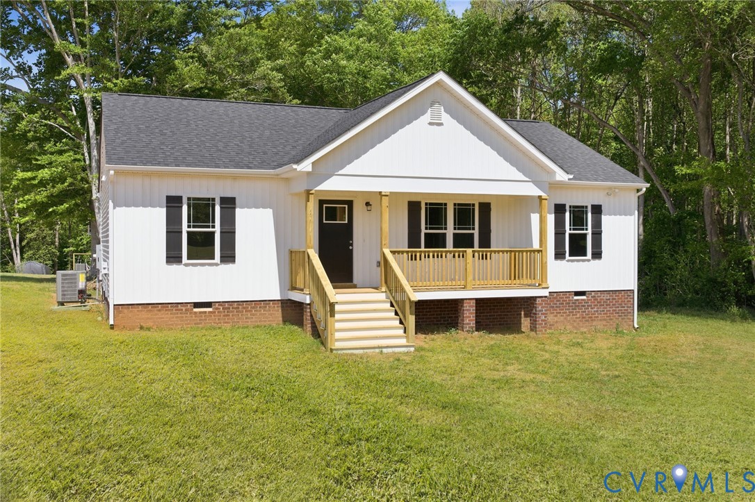17557 Hewlett Road Beaverdam, VA 23015 - Photo 2 of 29 a front view of a house with a yard