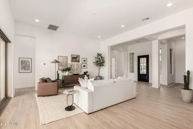 $1,099,950 | 5817 East Sanford Street, Mesa, AZ 85215