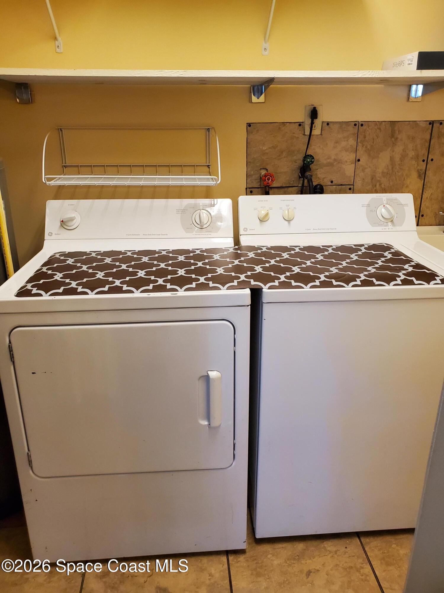 2324 Bignonia Street, Unit 2 Melbourne, FL 32901 - Photo 15 of 19 a close view of stove top oven