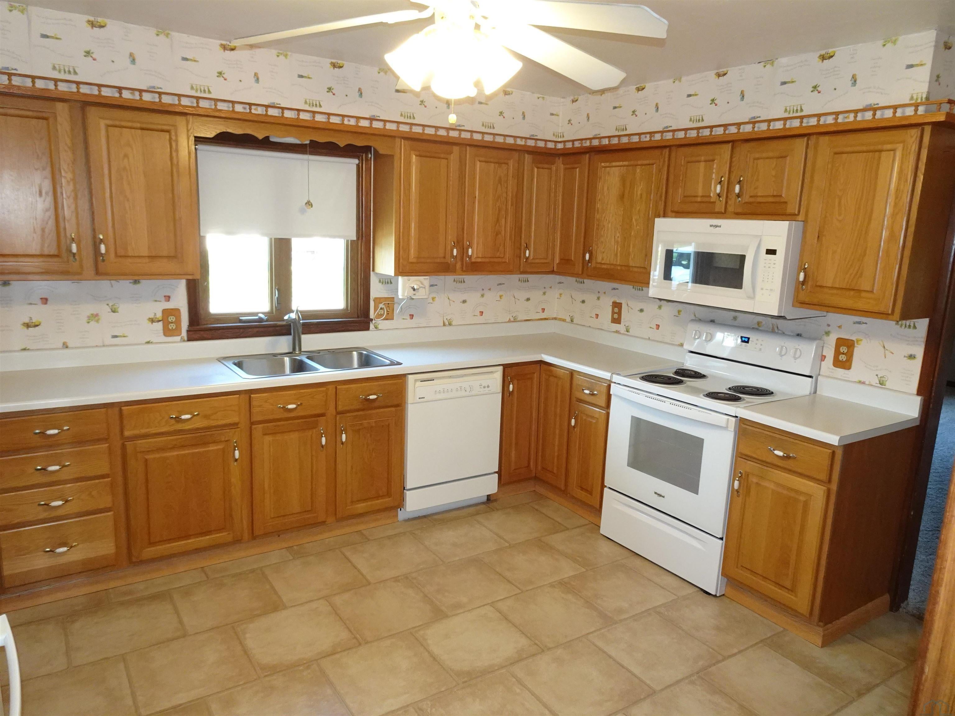 511 Oak Street Sheldon, IA 51201 - Photo 4 of 12 Gallery Image 4