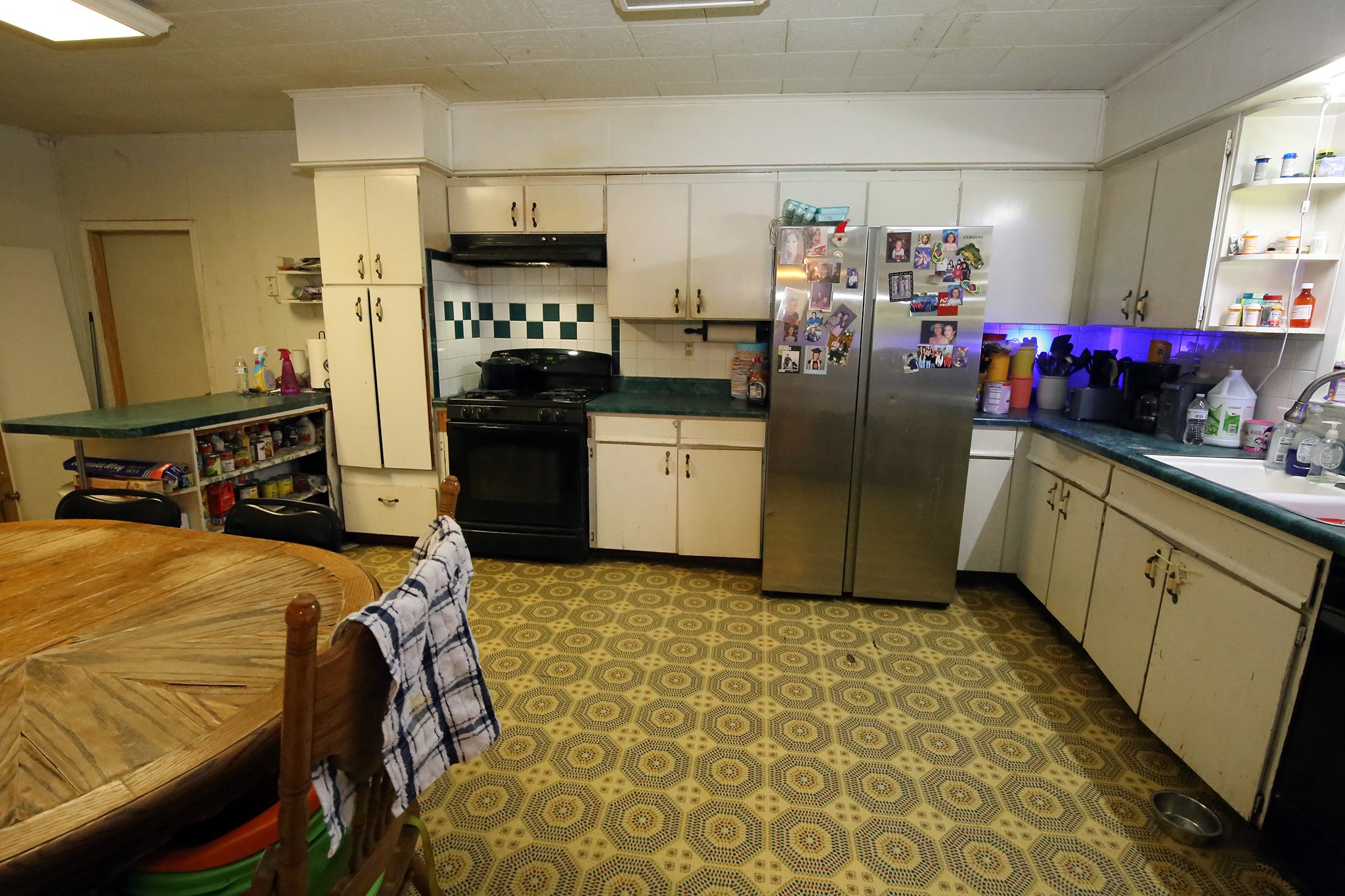 4406 FM 646 Road Santa Fe, TX 77510 - Photo 8 of 26 Lots of cabinets in this kitchen!