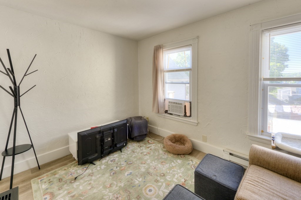 71 Esther Street Worcester, MA 01607 - Photo 9 of 40