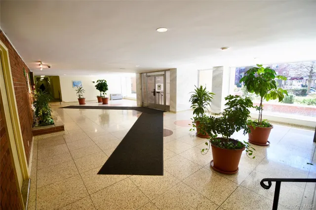 $2,200 | 4 Sadore Lane, Unit 5G, Yonkers, NY 10710