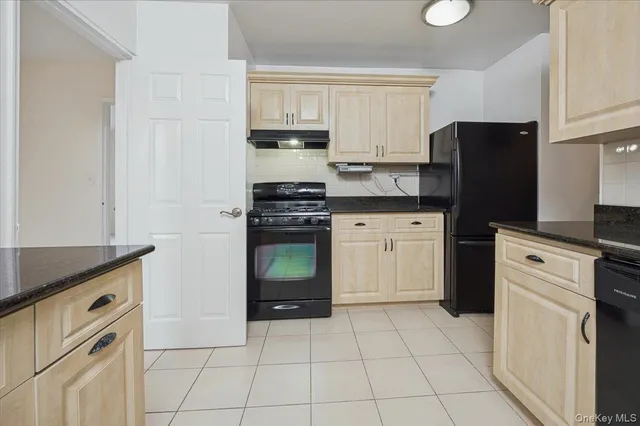 $2,200 | 4 Sadore Lane, Unit 5G, Yonkers, NY 10710