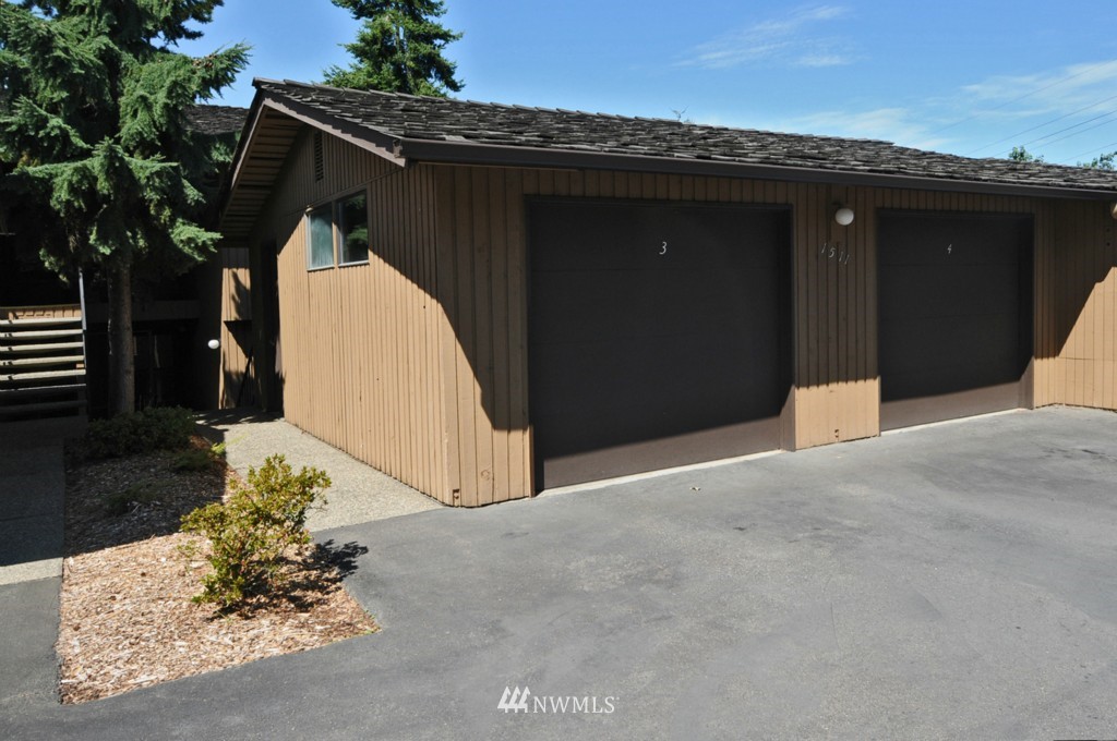 1511 Eagle Ridge Drive South, Unit 4 Renton, WA 98055 - Photo 14 of 15